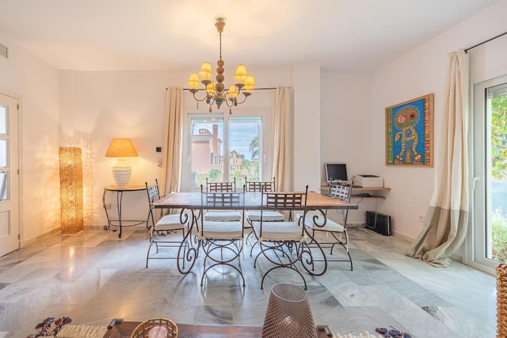 House - 8 Persons-pool Heater-wifi * Marbella